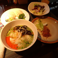 朝食の麺スタンドは少しわかりづらい。