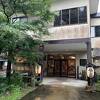 吊り橋を渡る宿　鷹の巣館