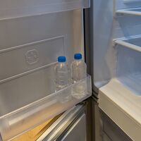 大きな冷蔵庫、お水は毎日提供されます。