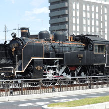 駅前のＳＬ記念オブジェ