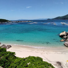 綺麗な白浜海岸が隣にあります