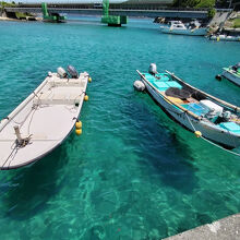 船が浮いて見える柏島