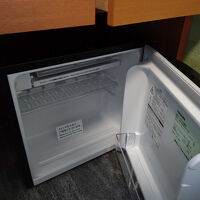 冷蔵庫は空のタイプです