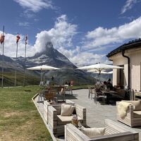 ホテルのテラスとマッターホルン