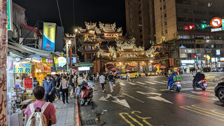 ライトアップが綺麗です。