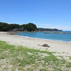 珊瑚のかけらやたくさんの貝殻が打ちあがってできた白くて美しい砂浜