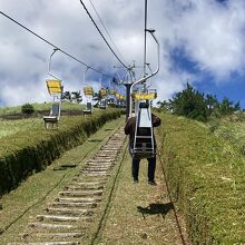 山の上まで上がれるリフト