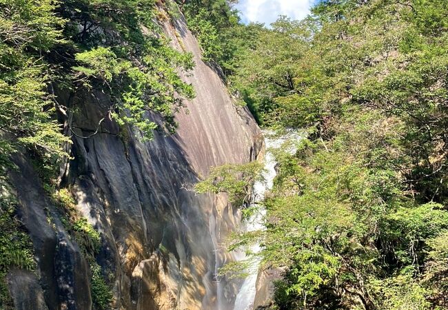 山梨県を代表する景勝地♪『昇仙峡』渓谷の中でマイナスイオンを浴びながらウォーキング (*￣▽￣)ｂ