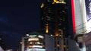 バンコク市内を南北に走る幹線道路は相変わらず交通量が多い