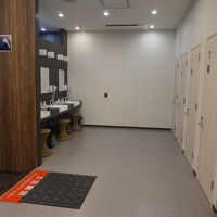 右側がシャワールーム　4室