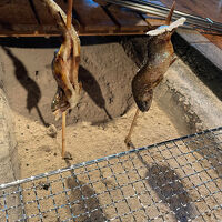 季節によって鮎やニジマスの炭火焼きが楽しめます