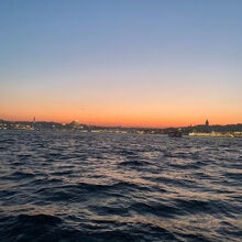 夕景、左に旧市街が見える