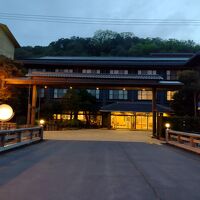 夜の外観