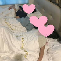 部屋　キングベッドとシングルベッドに４人寝てもう１つSにパパ