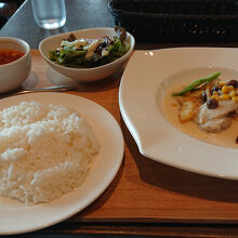 予定数量完売でメインがハンバーグから変更となってしまった。。