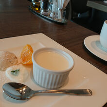 食後には此方のデザートが付く。これが何とも素晴らしい！