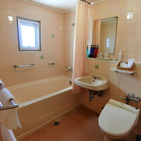 広めのバスタブです。