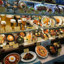 お子様ランチとエビスプレミアムブラックが同列なのが良い感じ。