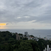 部屋から見た熱海の海岸