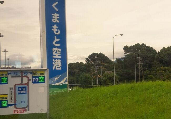 空港ターミナル改装後は、制限エリア内がとても充実してました。