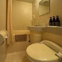 217号室喫煙シングルのバスルーム。