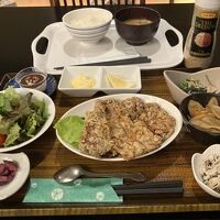 定食スタイルの夕食