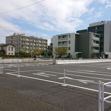 南口を出ると「いなぎペアパーク」とオブジェが目に入ってくる。