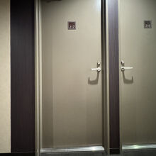 217号室喫煙シングルのお部屋、外観。