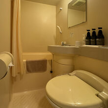 217号室喫煙シングルのバスルーム。