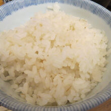 ご飯はもち米が混ざっています