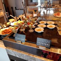 ラウンジでのカクテルタイム