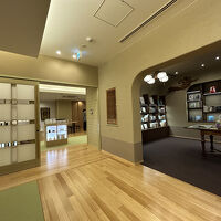 ライブラリーとショップ