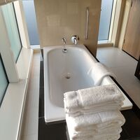 広々したバスルーム