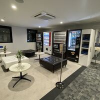 大浴場前には休憩場もあった。中には給水器も。