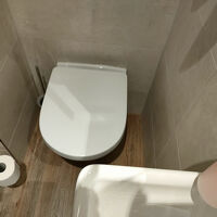 便座に座ると洗面台が邪魔