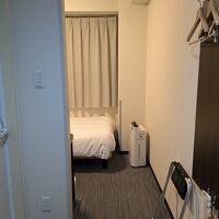 入口からシングルルームみた