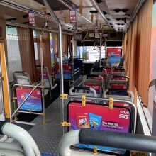 バス車内