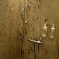 シャワーブースもあります