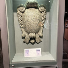 フクロウの塑像