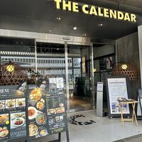 入口はカフェになっていて、2階のカフェの奥がホテル入口です。