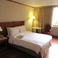 716号室。裏庭と明洞大聖堂の尖塔が見えました。