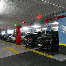 地下駐車場、結構混んでいました