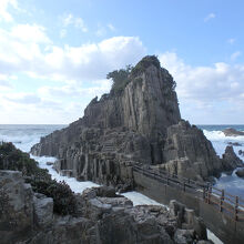 この日は低気圧の影響で海は大荒れとなっていた