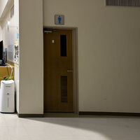 久高島宿泊交流館 、1階共用部のトイレ。