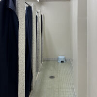 久高島宿泊交流館 、1階共用部のシャワールーム。