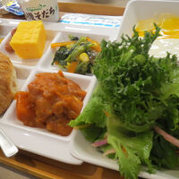 朝食　野菜も十分あります