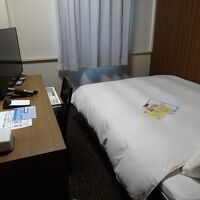 スタンダードダブルルーム　セミダブルベッドです