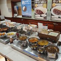 朝食のカレーの種類が多いです