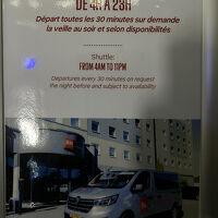 04時から23時まで30分毎に空港間のシャトルバス運行