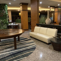 ホテルフロント前